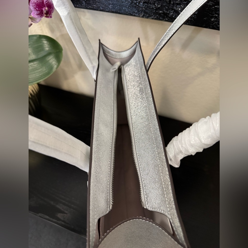 💥💥Price Drop💥 KATE SPADE KENZIE METALLIC LARGE TOTE NWT - Picture 15 of 16